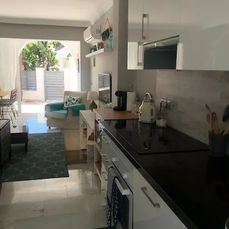 Casa Chico 2 Bedroom Townhouse 1 Mile From Marina & Beaches Marbella