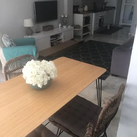 Casa Chico 2 Bedroom Townhouse 1 Mile From Marina & Beaches * Marbella