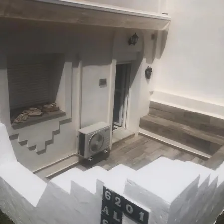 Casa Chico 2 Bedroom Townhouse 1 Mile From Marina & Beaches