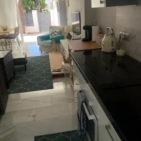 Casa Chico 2 Bedroom Townhouse 1 Mile From Marina & Beaches *