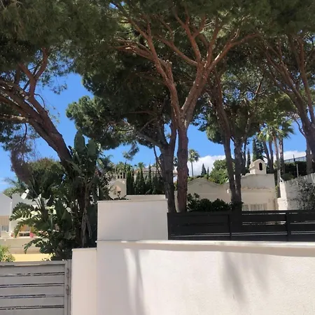 Casa Chico 2 Bedroom Townhouse 1 Mile From Marina & Beaches Marbella