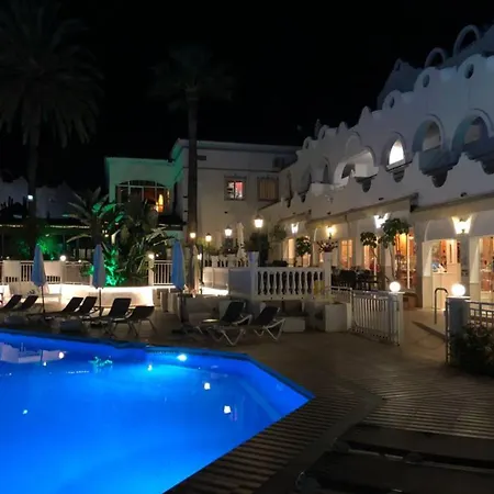 Casa Chico 2 Bedroom Townhouse 1 Mile From Marina & Beaches * Marbella